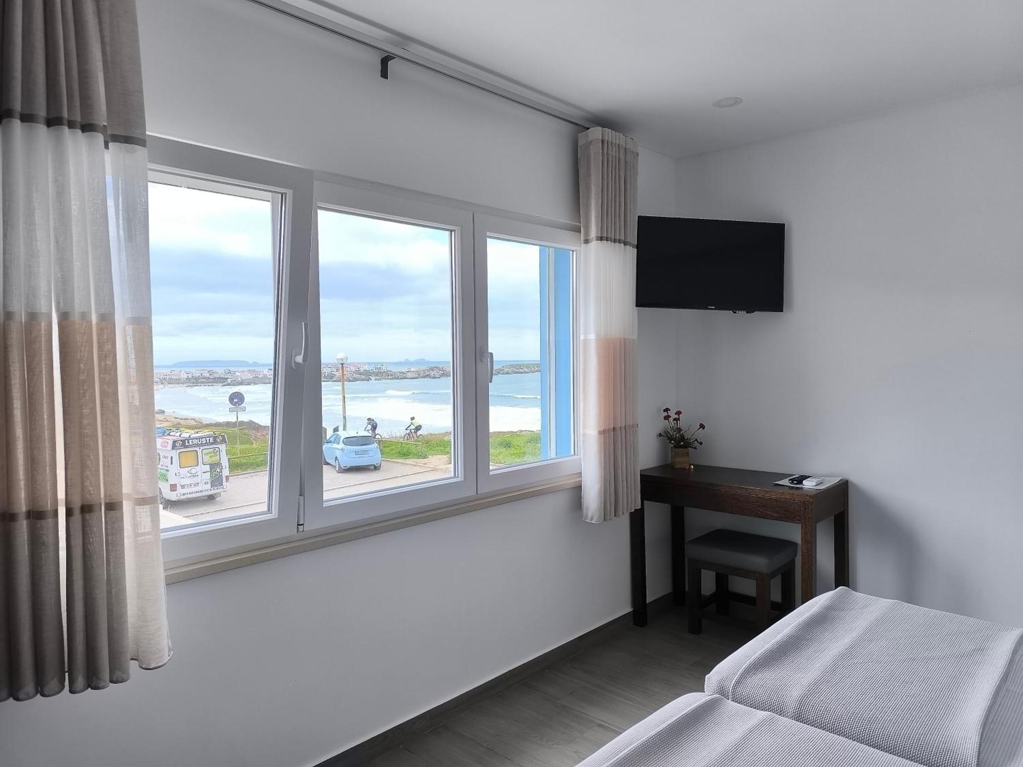 Baleal 4 Surf II Bed & Breakfast Room photo